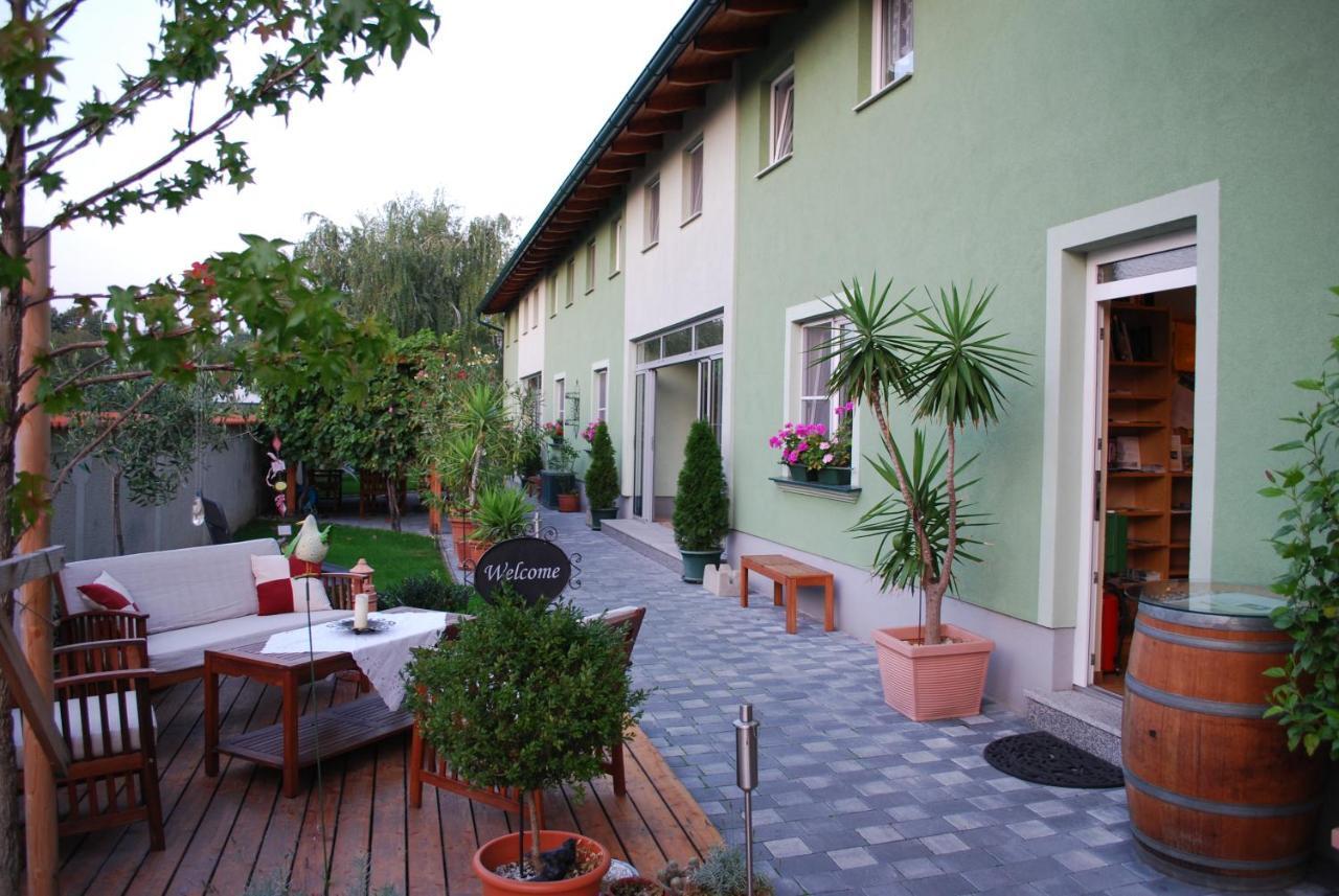 Appartamento Haus Koenigshofer Neusiedl am See Esterno foto